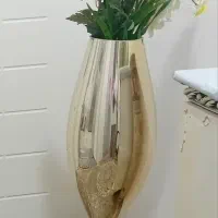 گلدان شیشه ای طلایی