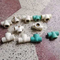 تعدادی اتصالات لوله کشی سه چهارم نونصف قیمت