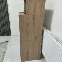 نظم دهنده کنار میز کامپیوتر