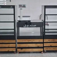 ویترین خشک و ترازو