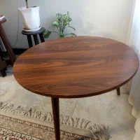 میز چوبی جلو مبلی