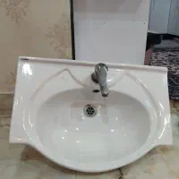 روشویی همراه با لوله رابط ولی شیر  روش نیست