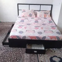 تخت خواب دونفره به همراه تشک طبی نو