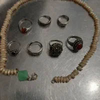 تعدادی انگشتر نقره زنانه ویک عددگردنبندمروارید