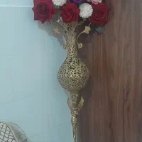 گلدان برنجی و گل