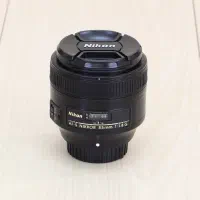 لنز نیکون Nikon 85mm F/1.8G AF-S در حد آکبند