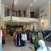 فروشنده خانم
