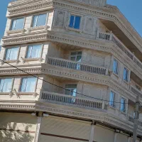 شاگرد برای کارنما ساختمان