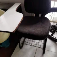 صندلی دانشجویی برای محک زدن کنکور در خانه
