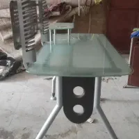 میز کامپیوتر خاص شیشه ای