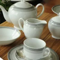 سرویس چینی زرین طرح لاینر ۱۰۲پ ۱۸نفره