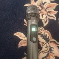 یک عدد میکروفون بسیمی