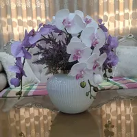 گلدان با گل زیبا|گل مصنوعی|اسلام‌شهر, |دیوار