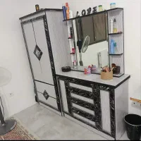 تخت دونفر و کمد و میز آرایشی و ۲عدد پا تختی