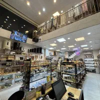 فروشنده خانم و ادمین پیج