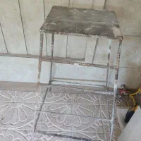 چهار پایه فلزی