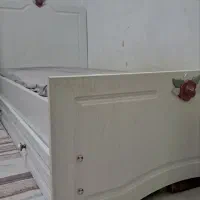 تخت و کمد