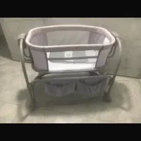 تخت گهواره ایی کنار مادر