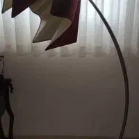 آباژور ایستاده