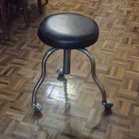 صندلی دارای چرخ