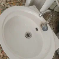 روشویی به همراه شیروپایه سالم