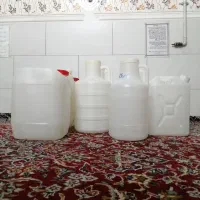 تعدادی دبه 10 و 15 و 20 لیتری