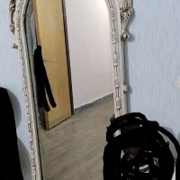 میزتحریربا آینه ایستاده