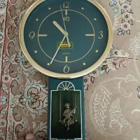 ساعت دیواری شیک و تمیز سالم سالم در حد نو