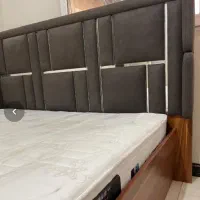 سرویس خواب دونفره همراه با تشک و میز ارایش