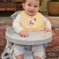 صندلی غذای پرتابل کودک و پیش بند سیلیکونی