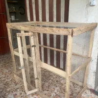 قفس یا لانه چوبی بزرگ پرنده، مرغ یا جوجه