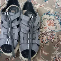 کفش تابستانی سایز ۳۸ کمتر پوشیده شده