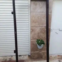 درچوبی با چهارچوب سنگین ورنگ شده