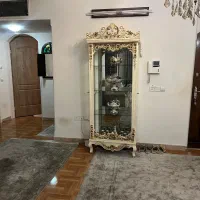 بوفه ی کرم طلایی بدون خط و خش و شکستگی و خرابی