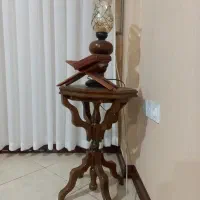 میز آباژور و چراغ خواب