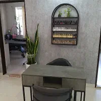 جذب نیرو در سالن زیبایی مونامحمدنیا