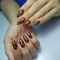 استخدام ناخنکار و مژه کاربا سابقه
