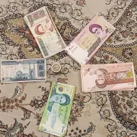 تعدادی اسکناس قدیمی