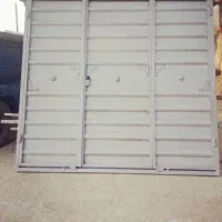 درب حیاط ماشین رو نونو هست