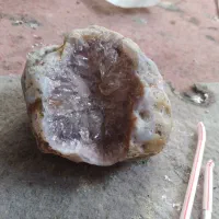 سنگه بسیار زیبا ک همون طور ک میبینی رنگه بنفش