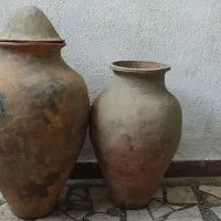 دو عدد کوزه قدیمی و اصیل با قدمت ۱۰۰ ساله