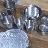 توری بخارپز و روغن گیر و قوطی حبوبات