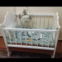 . تخت نوزاد .