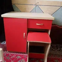 تخت، میز تحریر، کمد