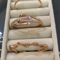 تکدست(دستبند النگویی از برند ژوپینگ)