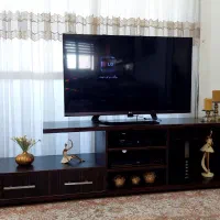 میز زیر تلویزیون