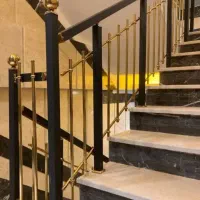 طراحی و ساخت نرده چوب استیل شیشه