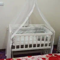 گهواره کنار تخت مادر