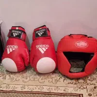 دستکش و کلاه رزمی