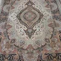 بورس فرش کرم رنگ طوسی گردویی قالی دست دوم تمام نخ